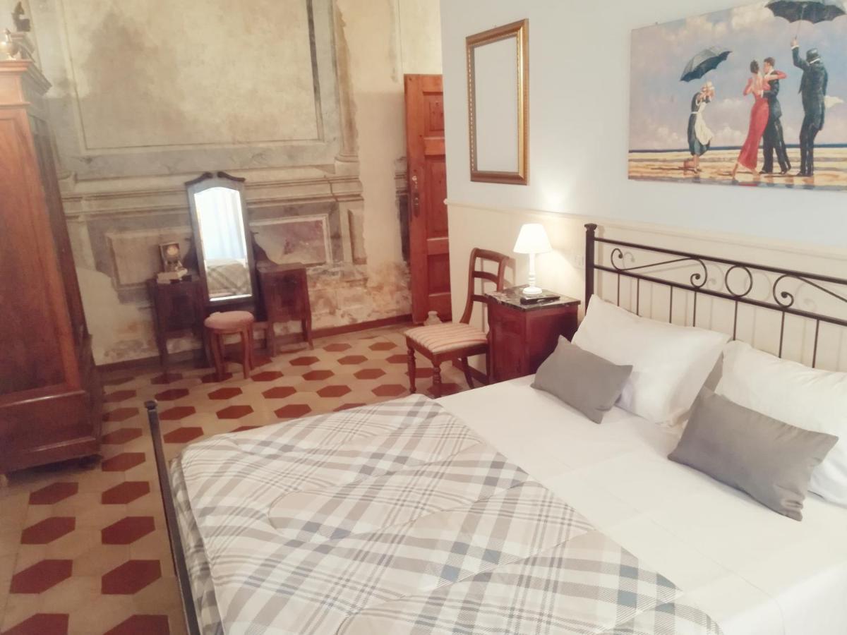 Il Rifugio Di Elizabeth Bed & Breakfast แบร์กาโม ภายนอก รูปภาพ